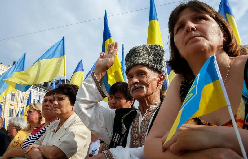 Более 75% опрошенных граждан Украины не доверяют Порошенко и Тимошенко