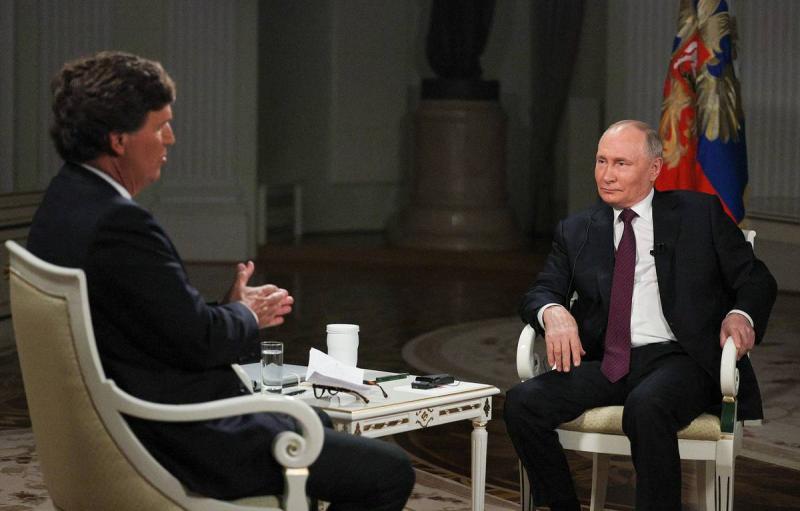 Американский сенатор Вэнс назвал потрясающим интервью Путина Карлсону
