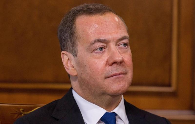 Медведев: Россия сражается с "правнуком гитлеризма" в лице киевского режима