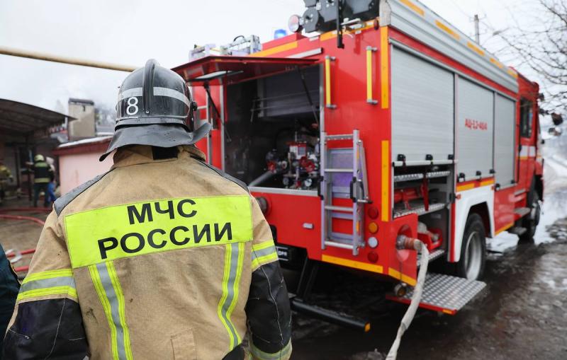 В Астраханской области ликвидируют возгорания после падения БПЛА