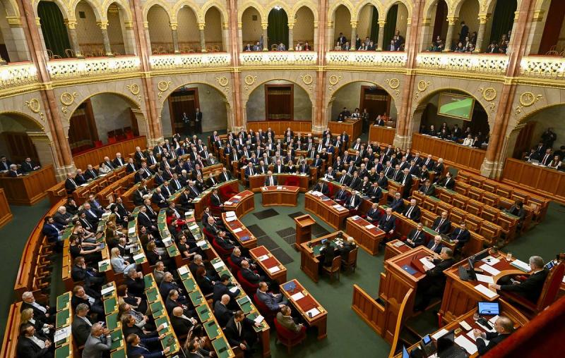 Венгерский парламент проголосовал за приостановку участия в ДОВСЕ