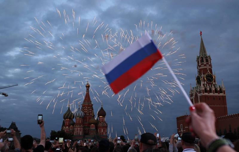 В России началась сокращенная рабочая неделя