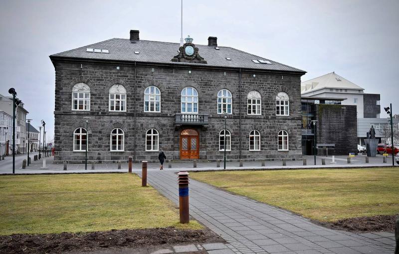 В Исландии задались вопросом, как обращаться к супругу президента-женщины
