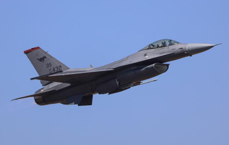 Норвегия намерена передать Украине шесть F-16