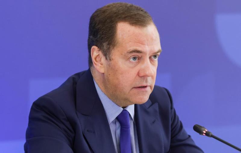 Медведев полагает, что капитуляция Киева не станет концом военной операции РФ