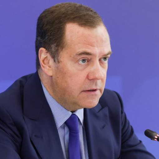 Медведев считает, что смена власти в Киеве может стимулировать переговорный процесс