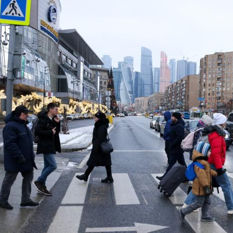 Жители России рассказали, какой доход считают порогом бедности