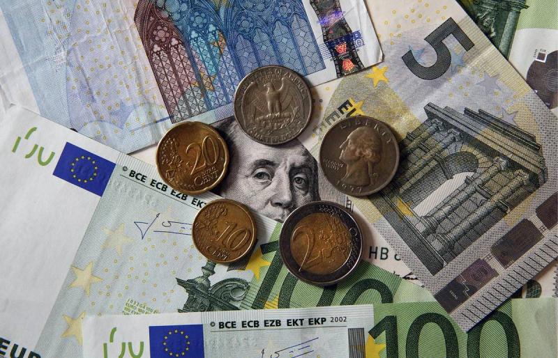 Курс доллара на открытии Мосбиржи снизился до 90,52 рубля