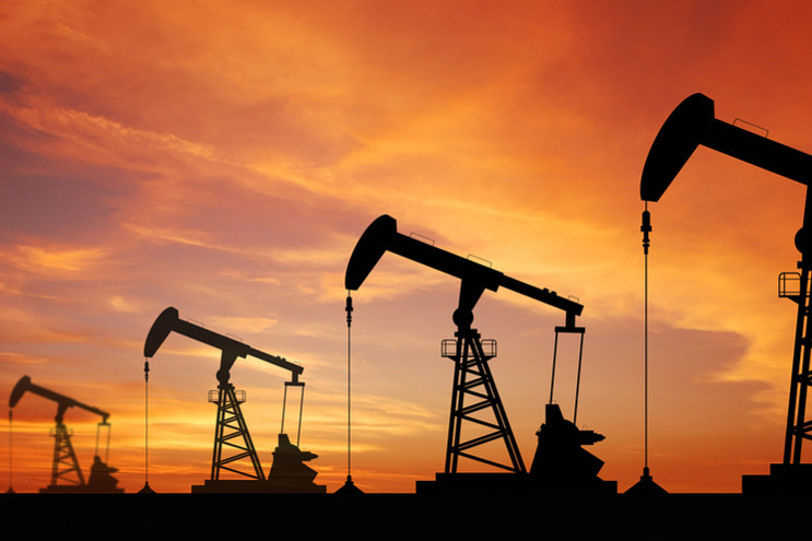 Нефть превысила $90 за баррель