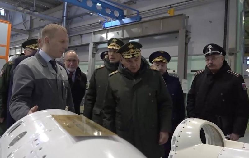 Шойгу проинспектировал выполнение гособоронзаказа КТРВ