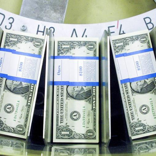 Курс доллара на Московской бирже снизился до 90,75 рубля