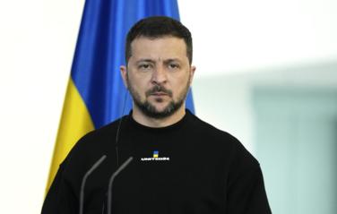 Зеленский продлил военное положение и мобилизацию