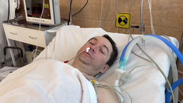 Андрей Чибис выписан из больницы после ножевого ранения