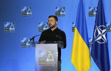 Reuters: Зеленский "по 15 раз" повторяет призывы нарастить помощь Украине