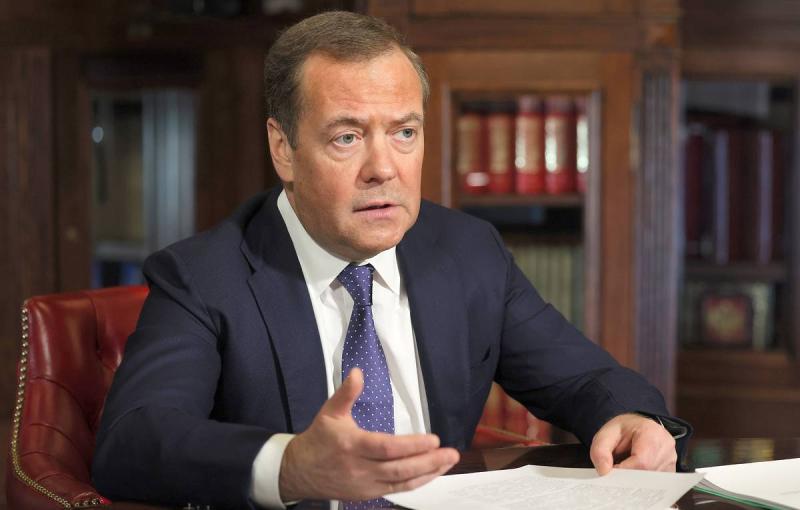 Медведев: интервью Путина Карлсону - "отличный урок русской истории"