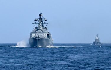 В Кремле призвали другие страны не беспокоиться из-за учений РФ