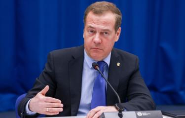 Медведев: бойцы ВСУ совершают преступление, выполняя приказы нелегитимных властей