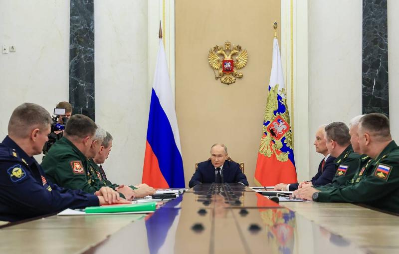 Путин потребовал исключить перекосы в экономике и промышленности на фоне СВО
