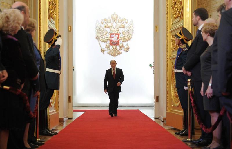 Памфилова вручила Путину удостоверение президента России
