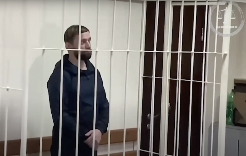 Блогер-сыроед Лютый приговорен к восьми годам колонии по делу о гибели сына