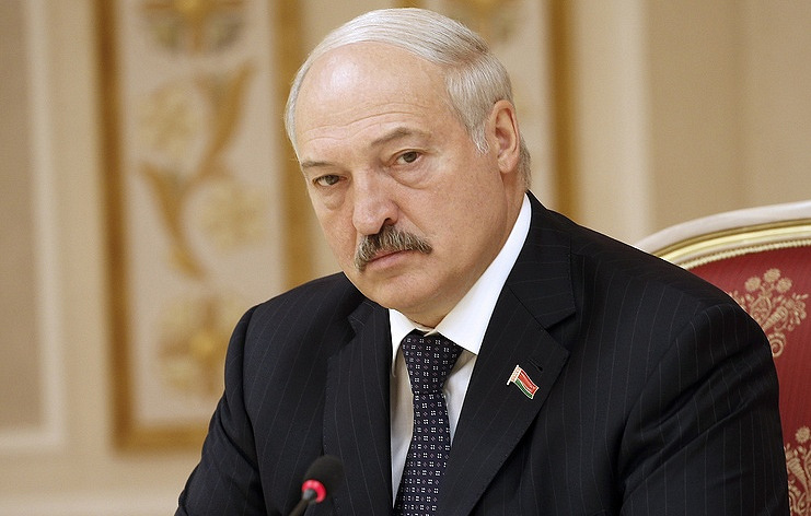 Лукашенко призвал аграриев подвергать переработке все, вплоть "до поросячьего визга"