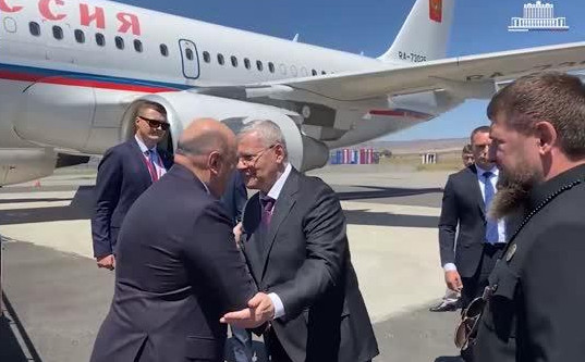 Мишустин прилетел в Грозный