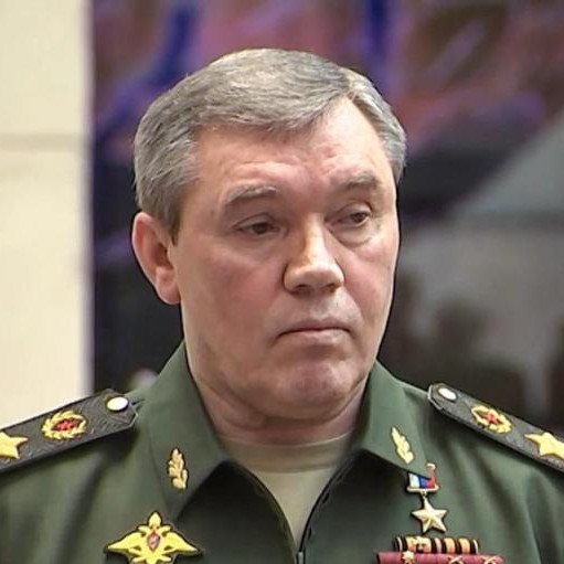 Герасимов проинспектировал командный пункт группировки войск "Восток" в зоне СВО