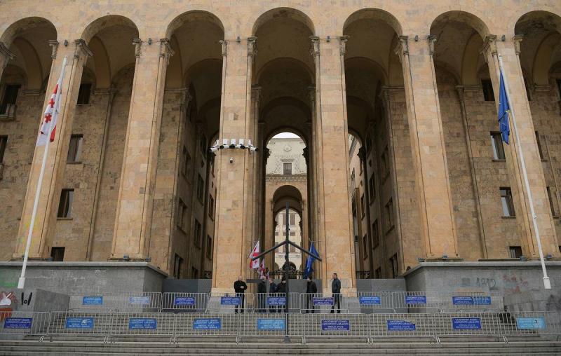 Парламент Грузии одобрил в первом чтении законопроект об иноагентах