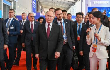 Путин положительно оценил идею совместно развернуть флаги России и Китая на Марсе