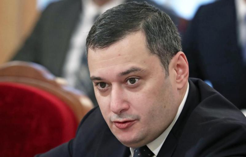 Хинштейн призвал наказать мужчину, растоптавшего православный крест