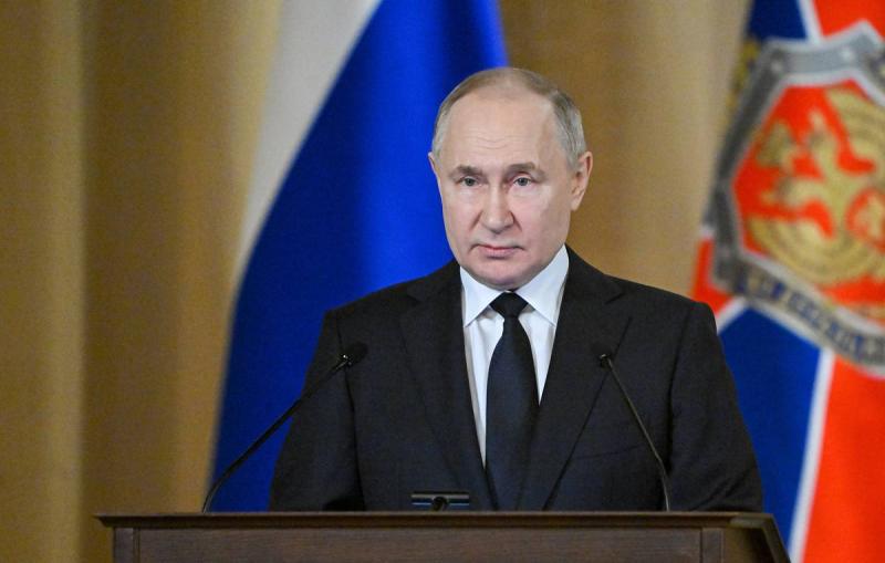 Путин: народ ждет от спецслужб решительных действий в ответ на стоящие вызовы