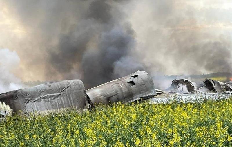 Погиб один член экипажа упавшего на Ставрополье военного самолета