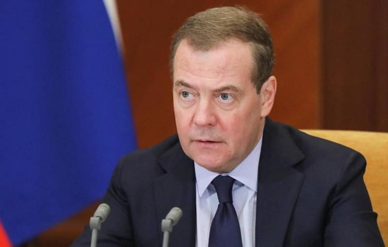Медведев прокомментировал информацию о подготовке покушения на Зеленского