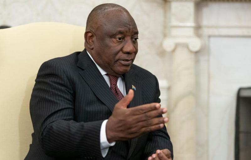 Рамапоса вступил в должность президента ЮАР