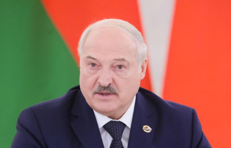 Лукашенко "отколошматил" губернаторов за реагирование на последствия урагана