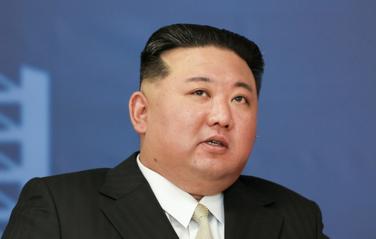 Ким Чен Ын стал первым лидером, которому Путин передал в подарок Aurus