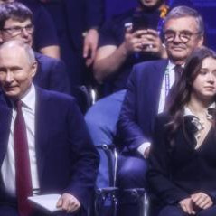 Песков заявил, что президент поддерживает Валиеву