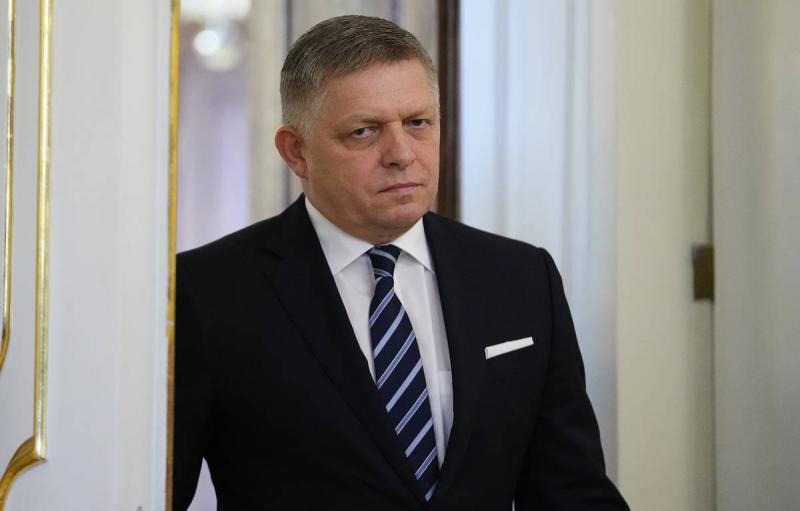 Фицо полагает, что Украина должна отдать часть территорий в пользу России