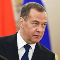 Медведев прокомментировал выступление Байдена, где тот оскорбил Путина