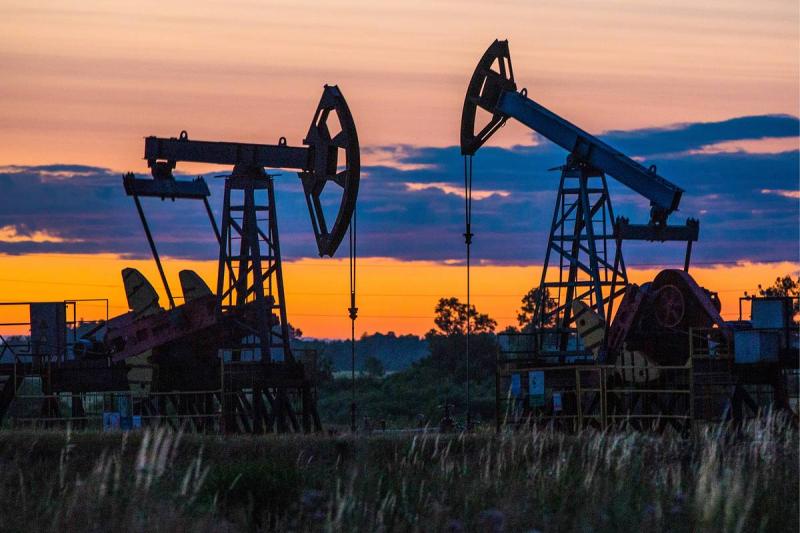 Цена нефти Brent впервые с 14 июня опустилась ниже $82 за баррель