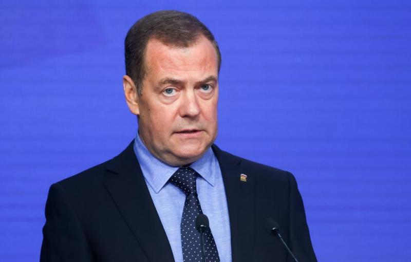 Помощник Медведева прокомментировал пожелание здоровья Байдену