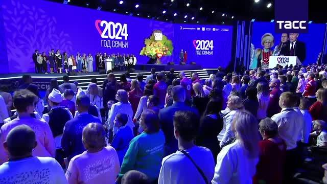 Путин: Россия - огромная семья с общими ценностями, которые дают ей силу
