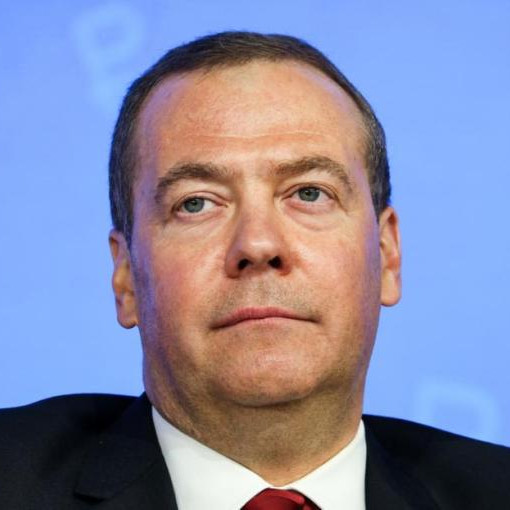 Медведев поздравил российских граждан с Днем защитника Отечества