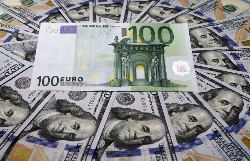 Курс доллара на Мосбирже опустился до 89,97 рубля