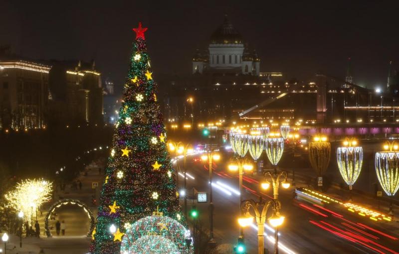 Опрос: большинство россиян проведут новогоднюю ночь дома