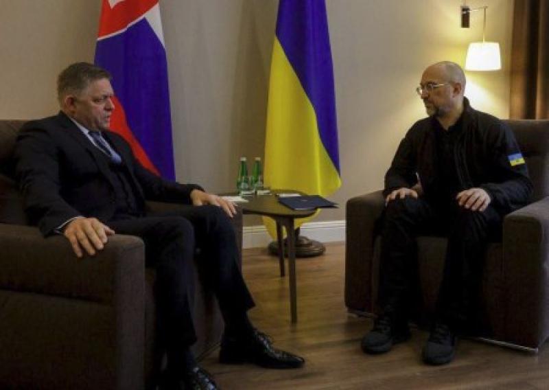 Фицо заявил Шмыгалю, что не верит в военное решение конфликта на Украине