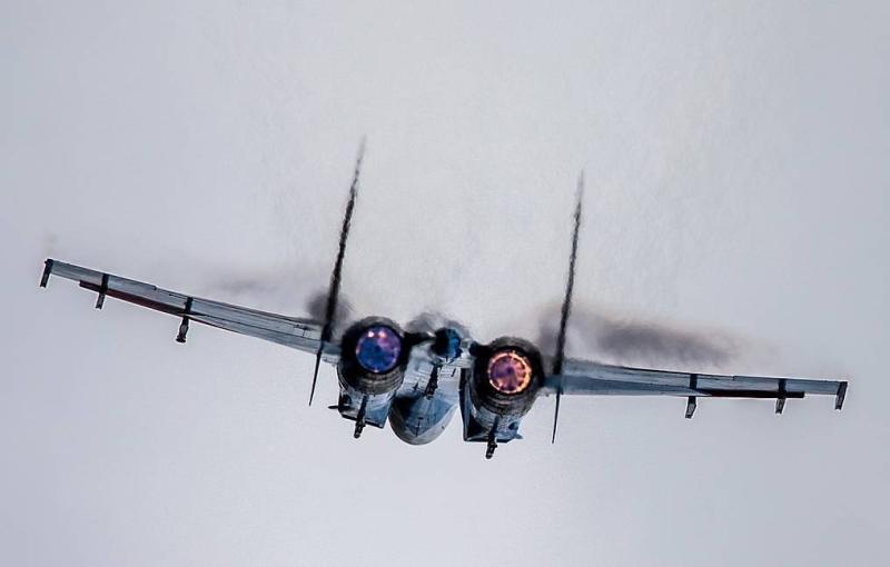 Су-27 сопроводил три британских самолета над водами Черного моря