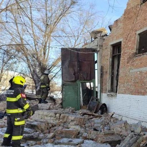 Из-под завалов насосной станции в Новотроицке Оренбургской области спасли шесть человек