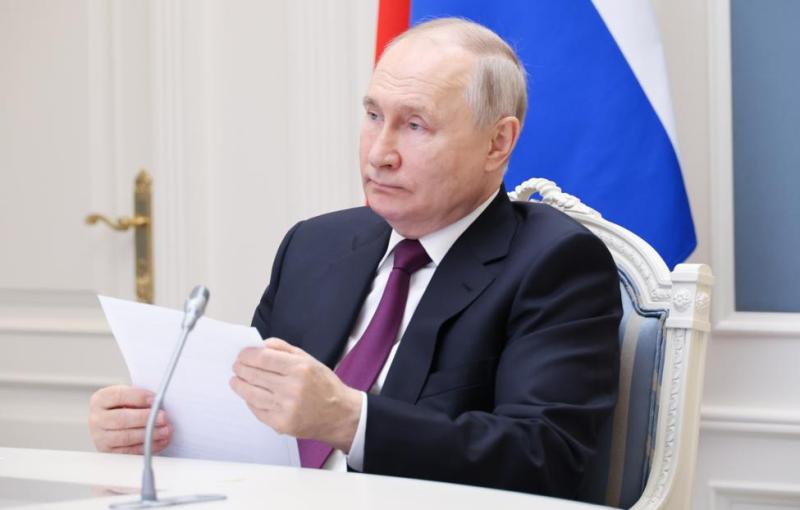 Песков сообщил, что президент будет работать в майские праздники