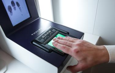 Минцифры предложило обязать иностранцев сдавать биометрию при покупке sim-карт